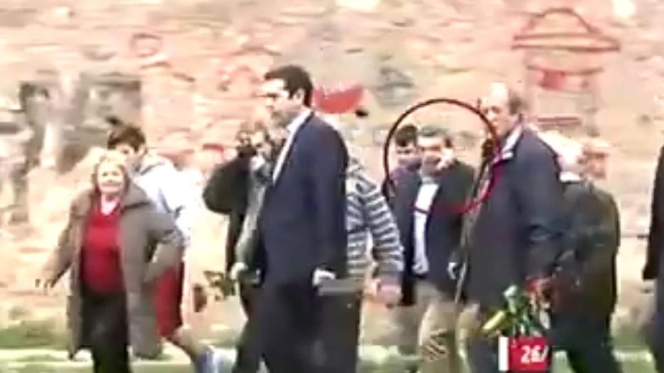 Βίντεο ντοκουμέντο: Ο Πετσίτης συνοδεύει τον Τσίπρα στην Καισαριανή – Ο σερβιτόρος με τη χλιδάτη ζωή (βίντεο)